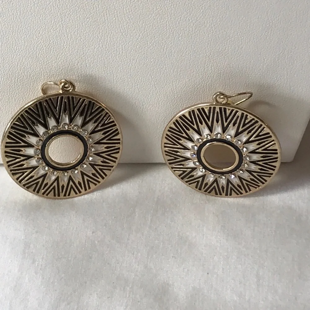 round earrings in gold tone - Picture 2 of 4